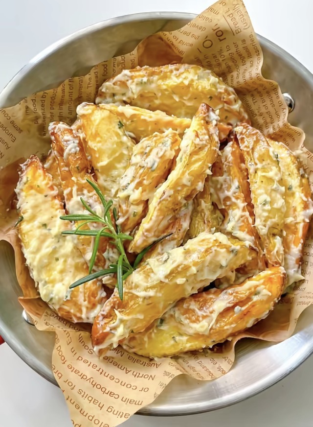 Cheese potato wedges